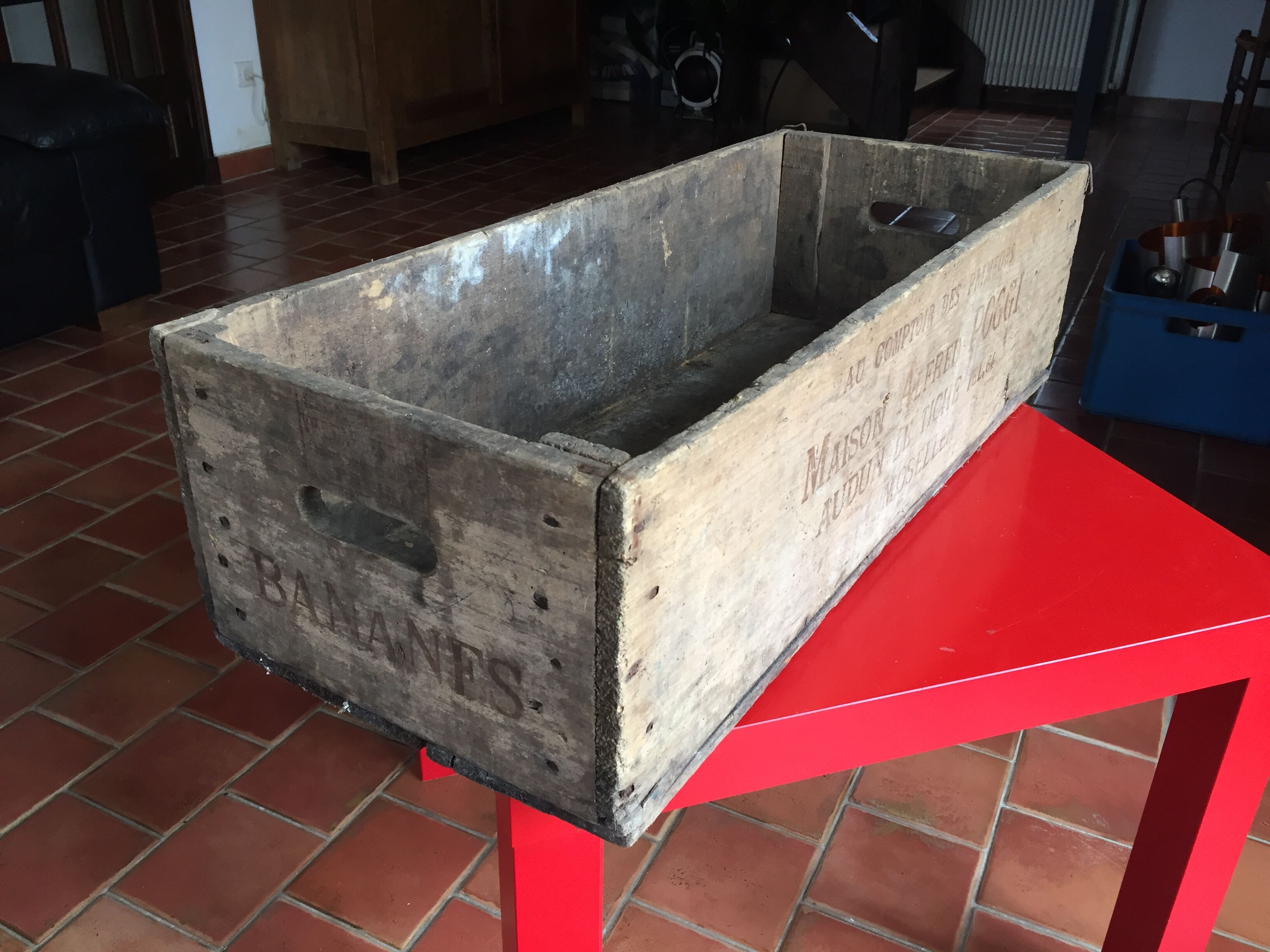 Wooden old case en primeur with handle