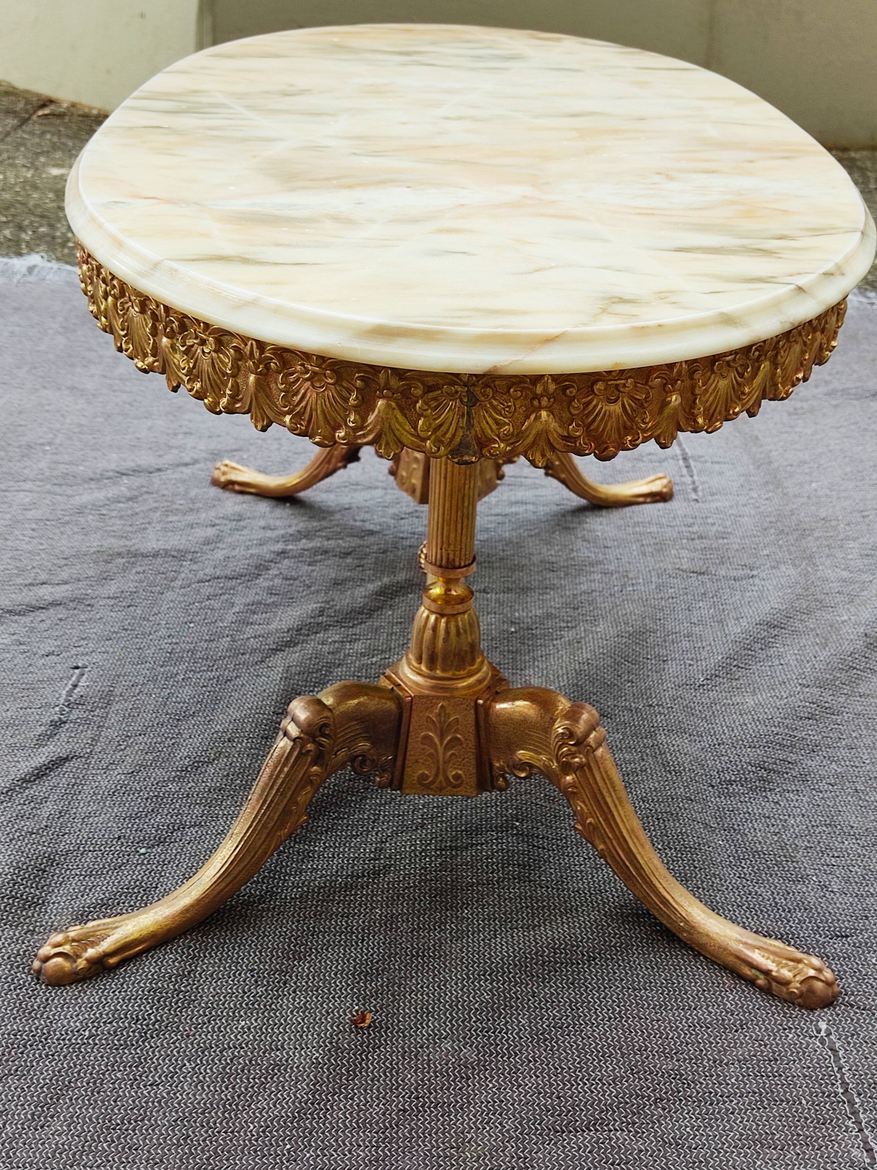 Table basse avec marbre ovalisé – 1960