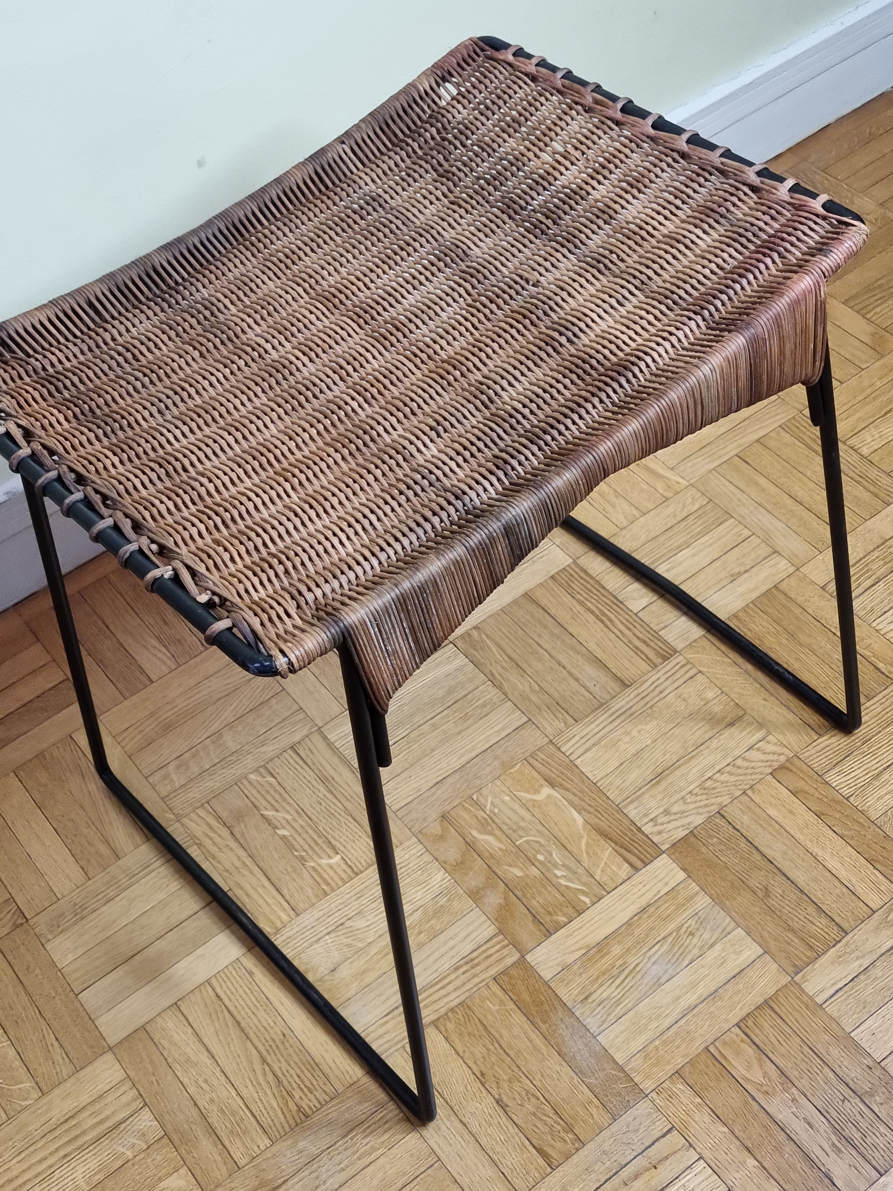 Raoul Guys stool for Airborne in wicker and lacquered steel 50s