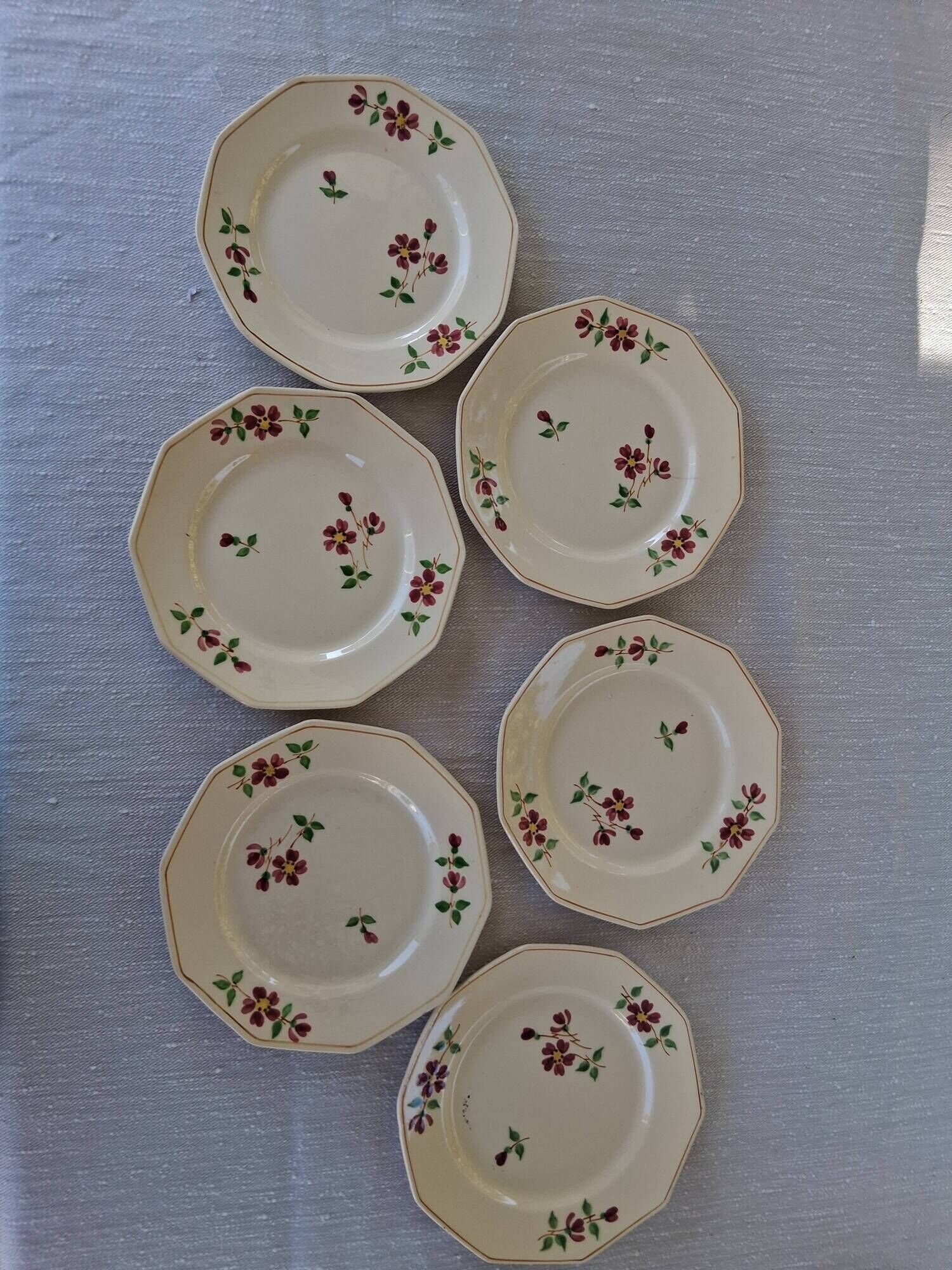 Set of 6 vintage dessert plates from Moulin des Loups in good condition.