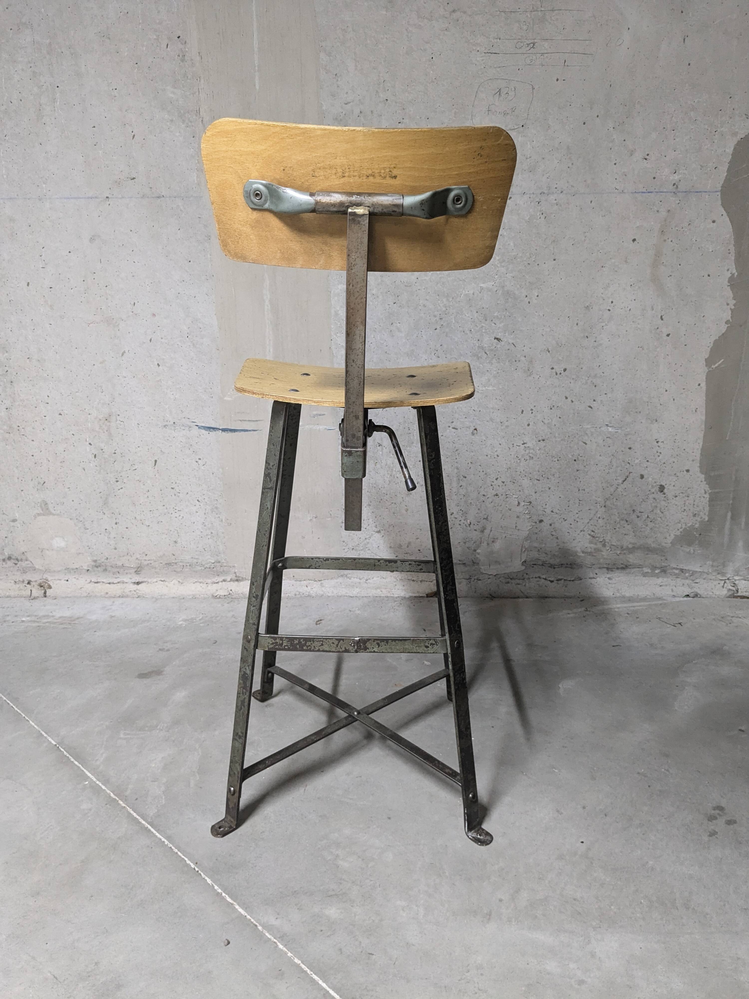 Chaise haute d'atelier Bienaise, chaise industrielle vintage