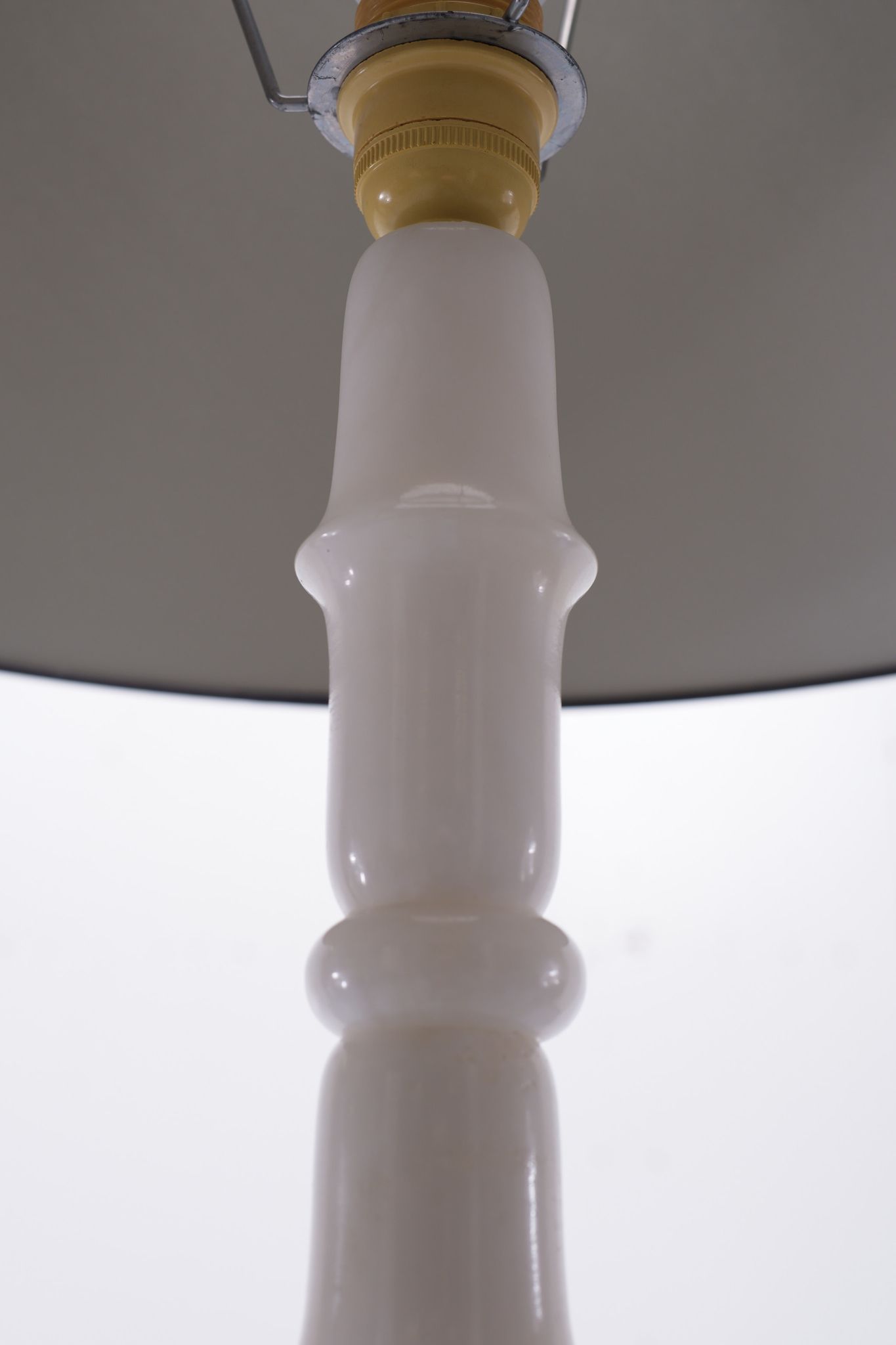 White Marble floor lamp Regency Italy 1970s