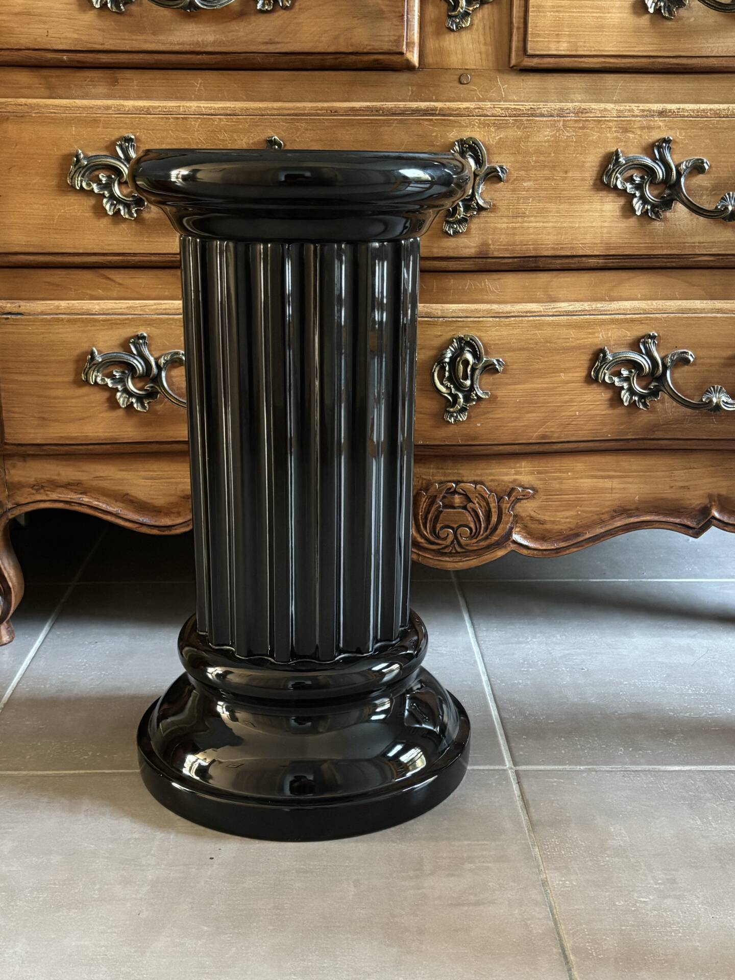 Black ceramic column