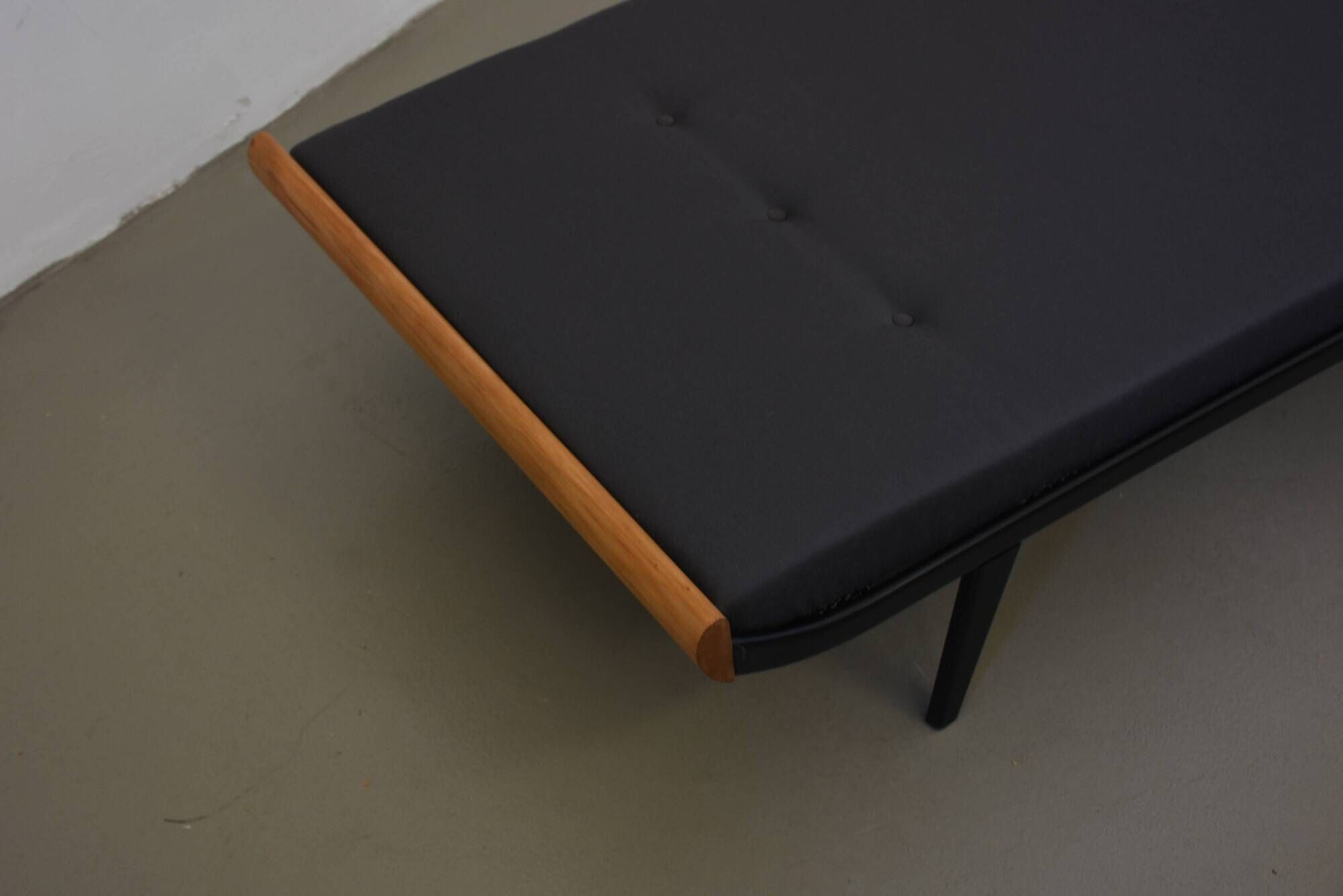 Reupholstered Mid Century Daybed Cleopatra 60s