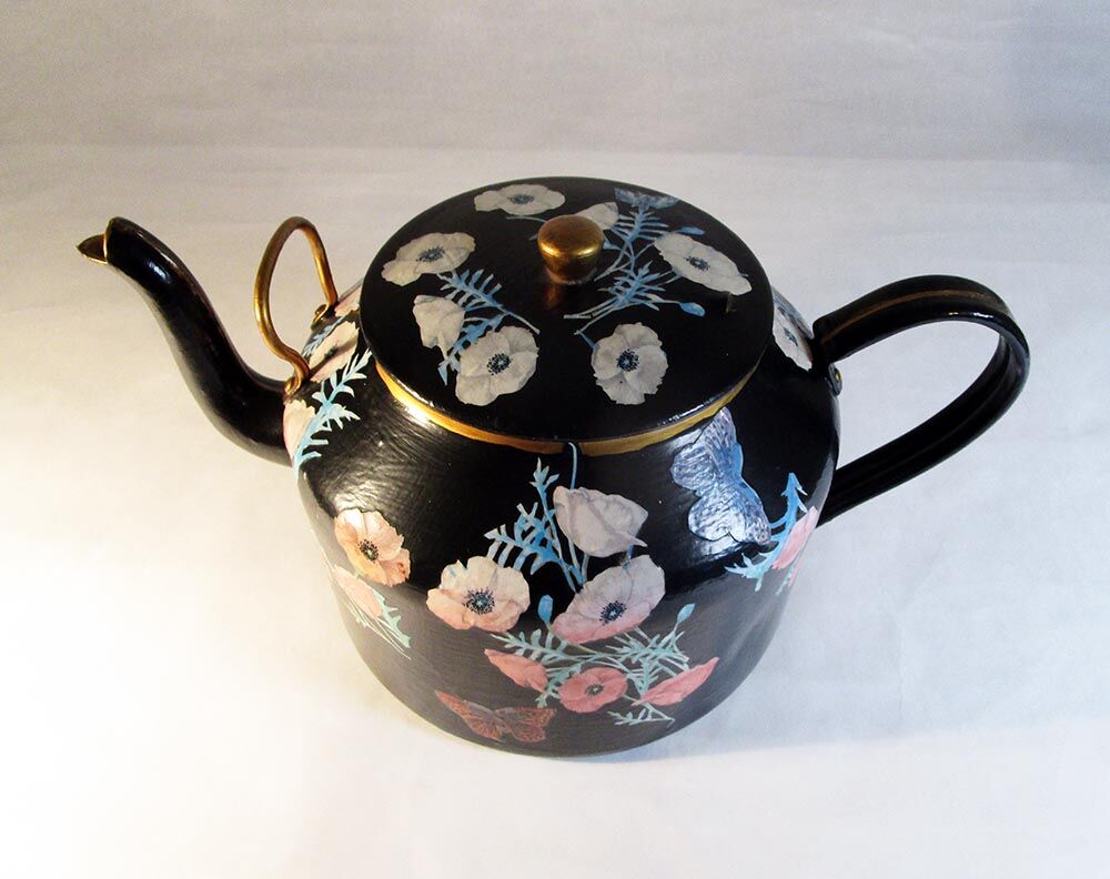 Hand-painted kettle