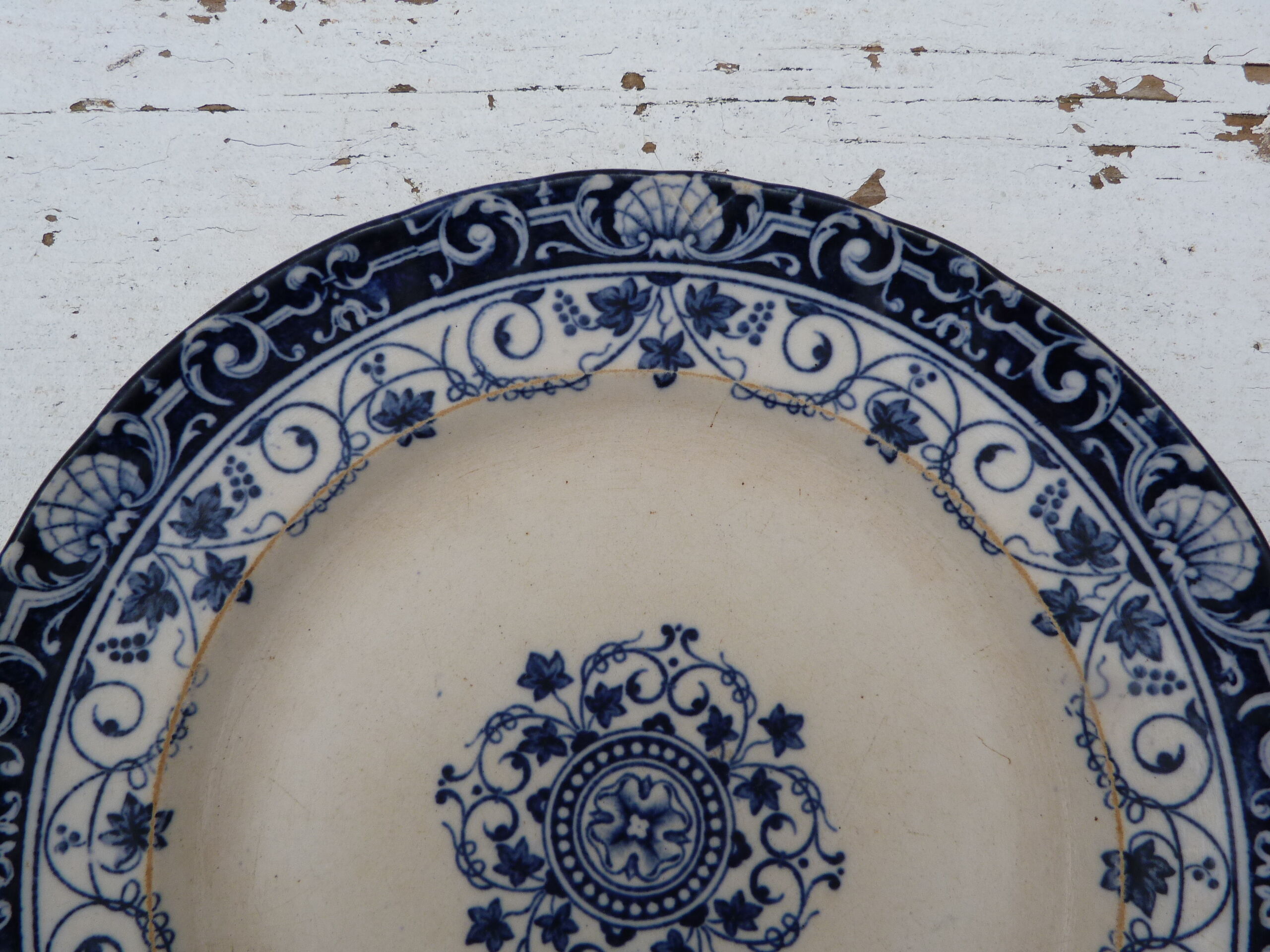 Ancient plate 1900 white and blue ceramic Jules Vieillard Bordeaux