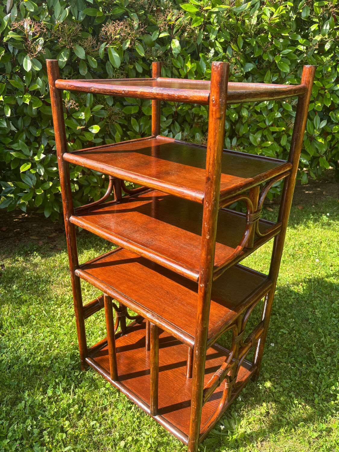 Étagère bibliothèque en rotin vintage