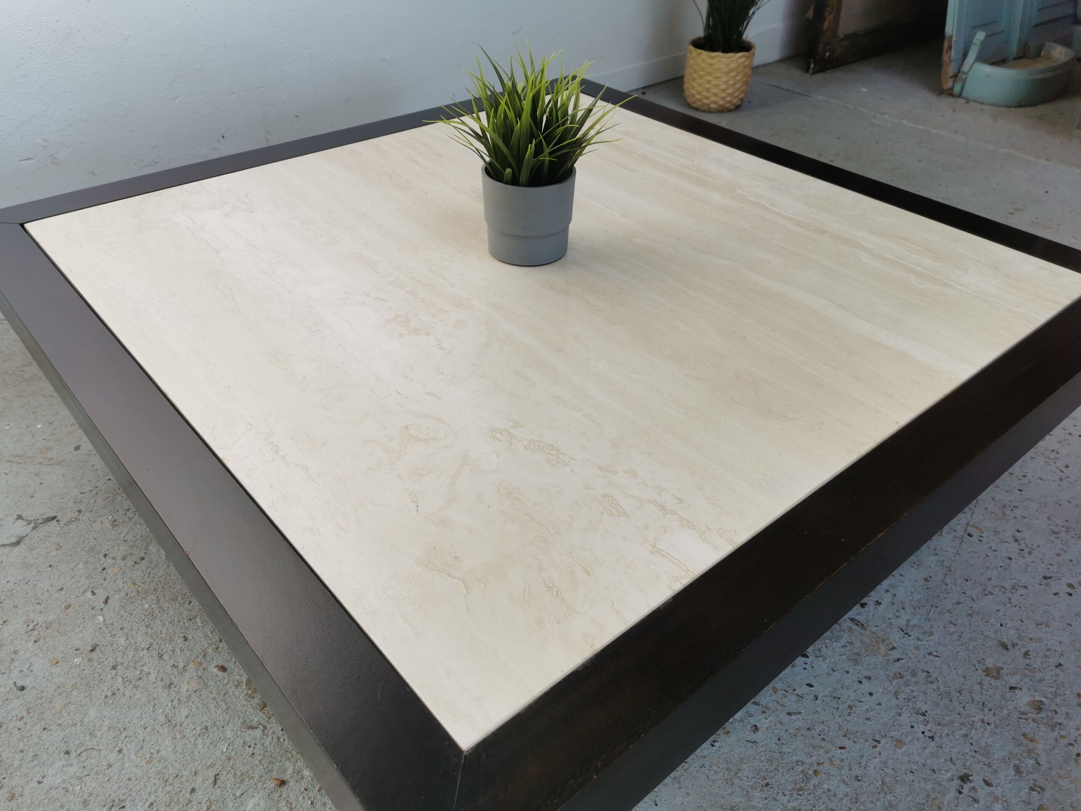 Table basse vintage travertin et bois design 1970