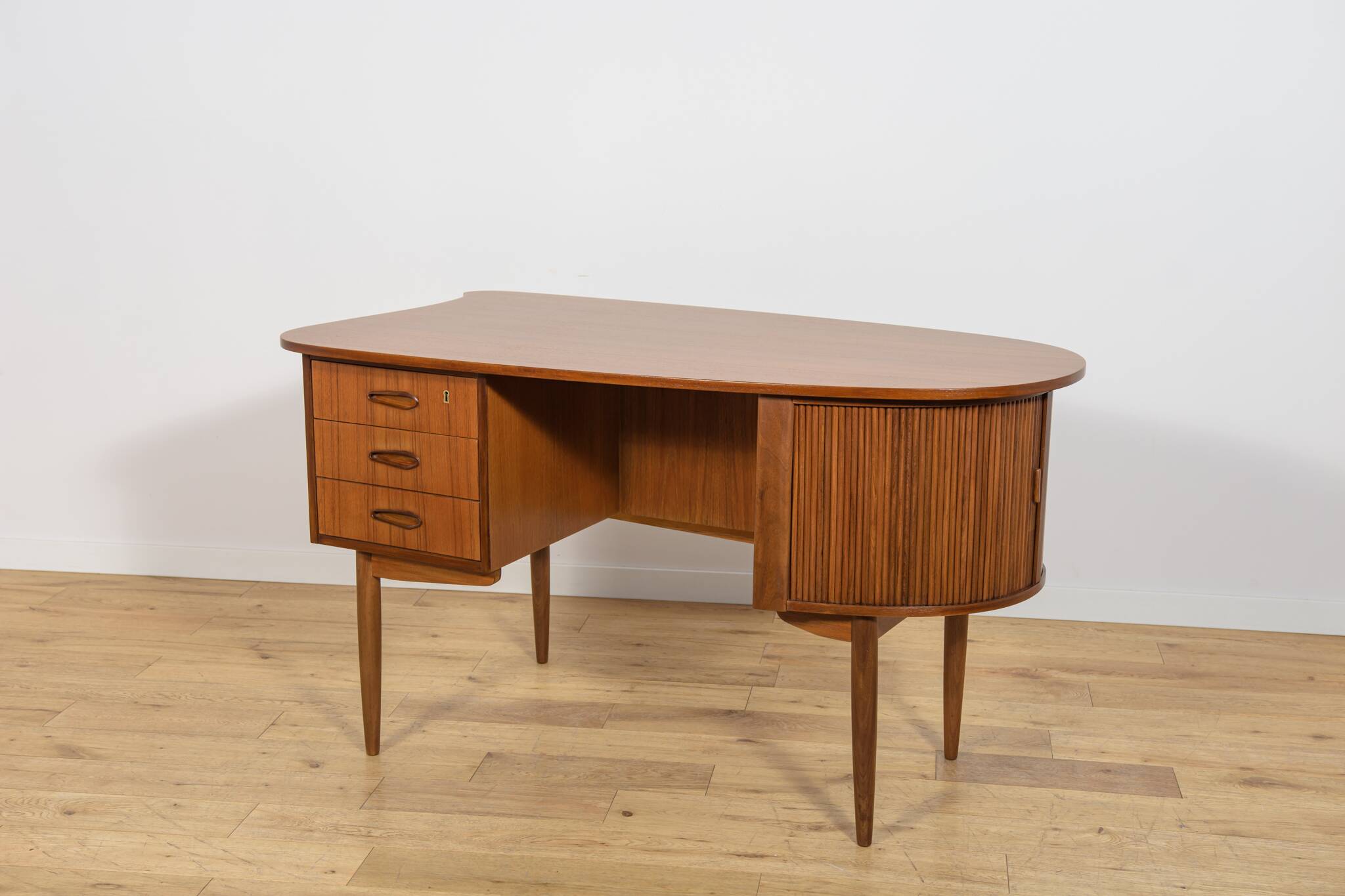 Mid-Century Freestanding Teak Kidney Desk, Denmark, 1960s