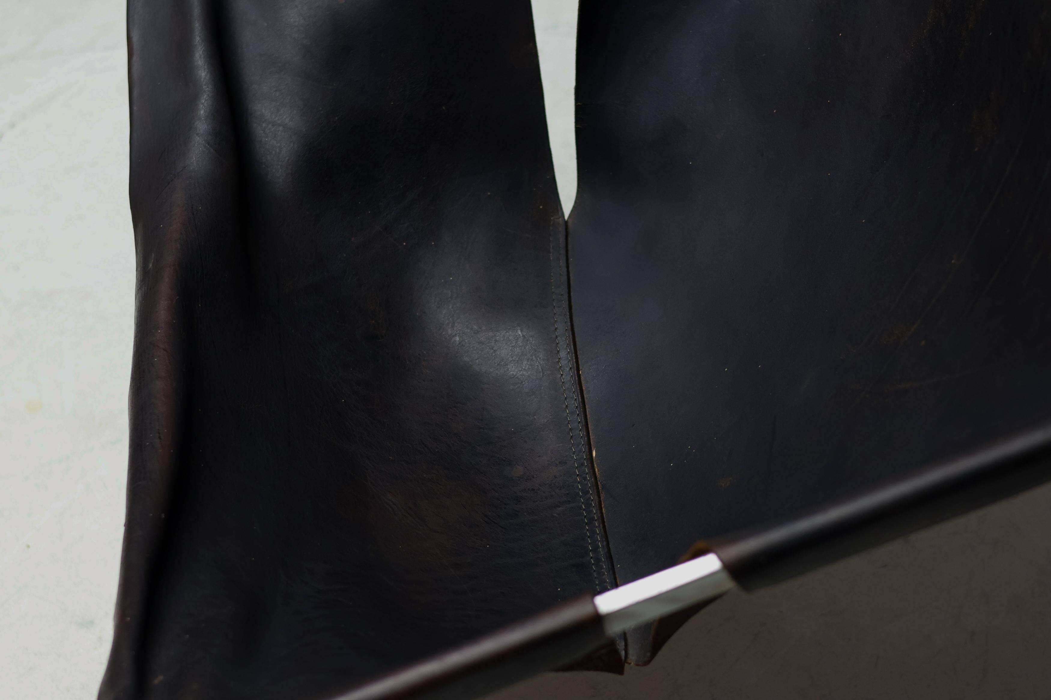 Pierre Paulin F444 chaise longue in black leather - All original, Vintage