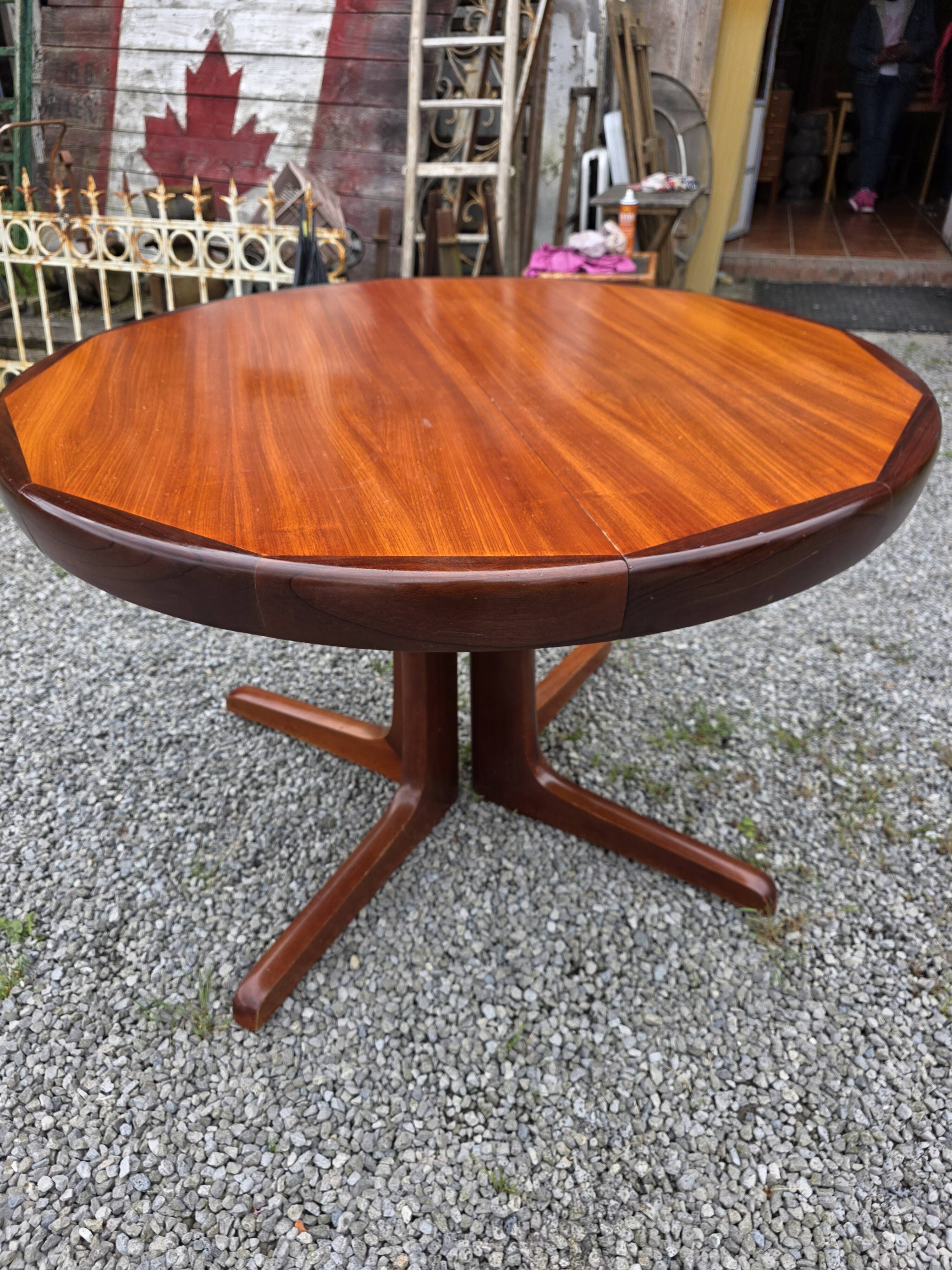 Baumann extendable teak table from the 1960s (2 extensions)