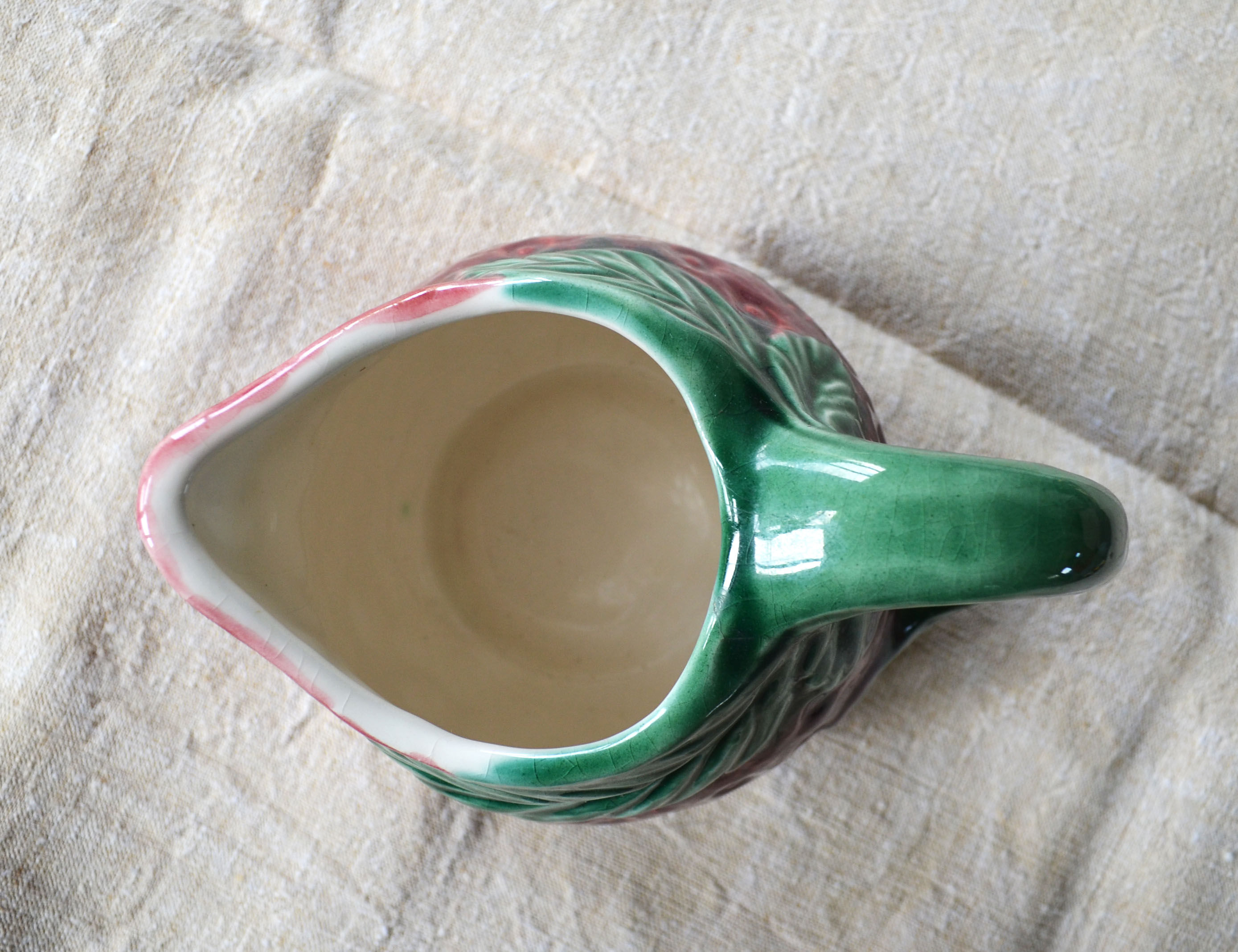 Strawberry-shaped slurry jug