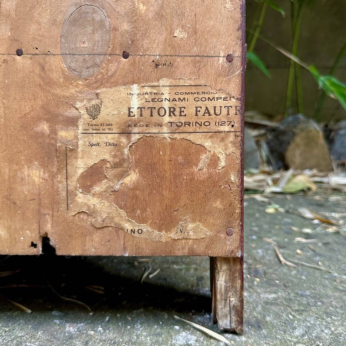 Italian Brown and Burgundy Lacquered Display Cabinets, 1890s, Set of 2