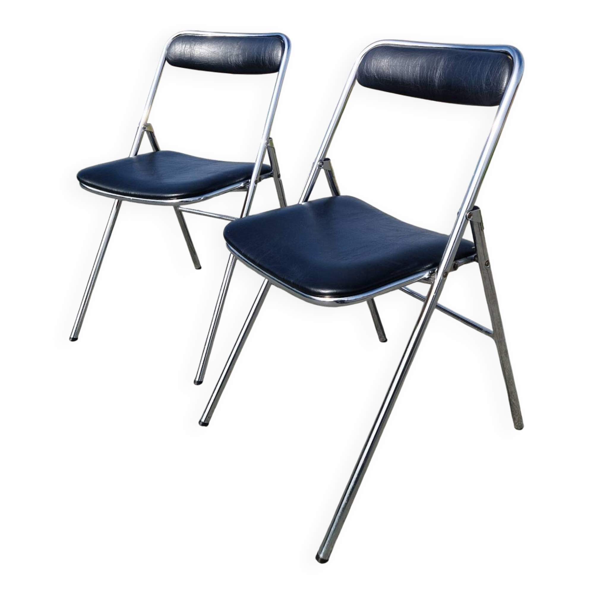 Set of 2 vintage folding chairs by the brand Souvignet.