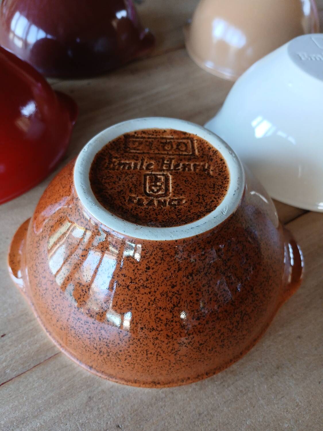 5 old Émile Henry bowls