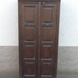 Ancienne armoire en bois foncée