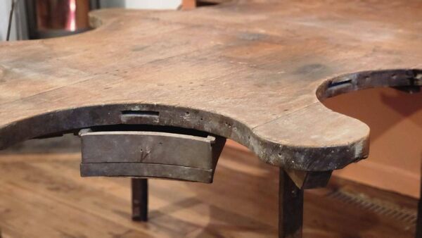 Table de bijoutier