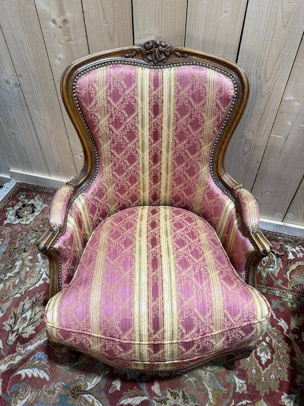 Paire de fauteuils - bergères de style Louis XV en soierie