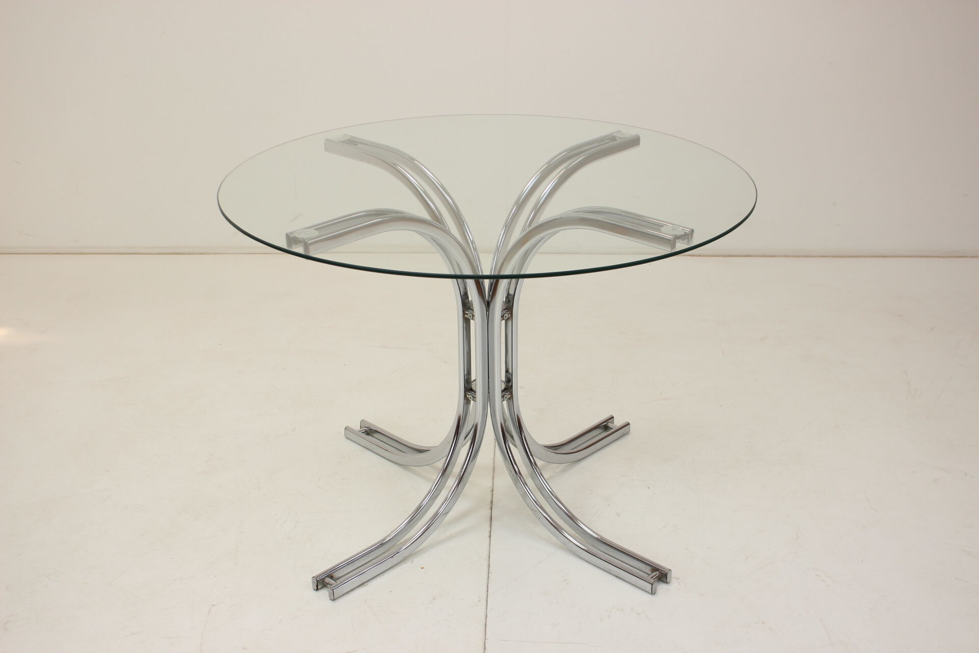 Round dining table chrome and glass / italy, 1980s