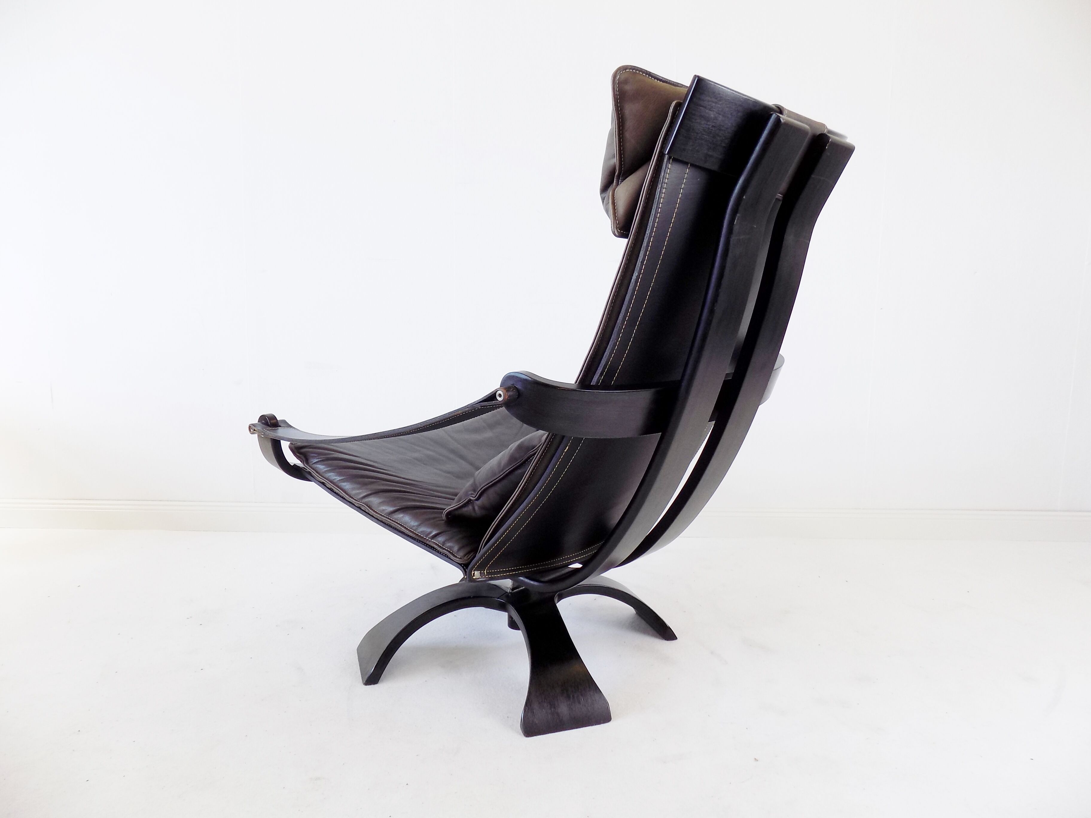 Nelo leather lounge chair by Ake Fribytter