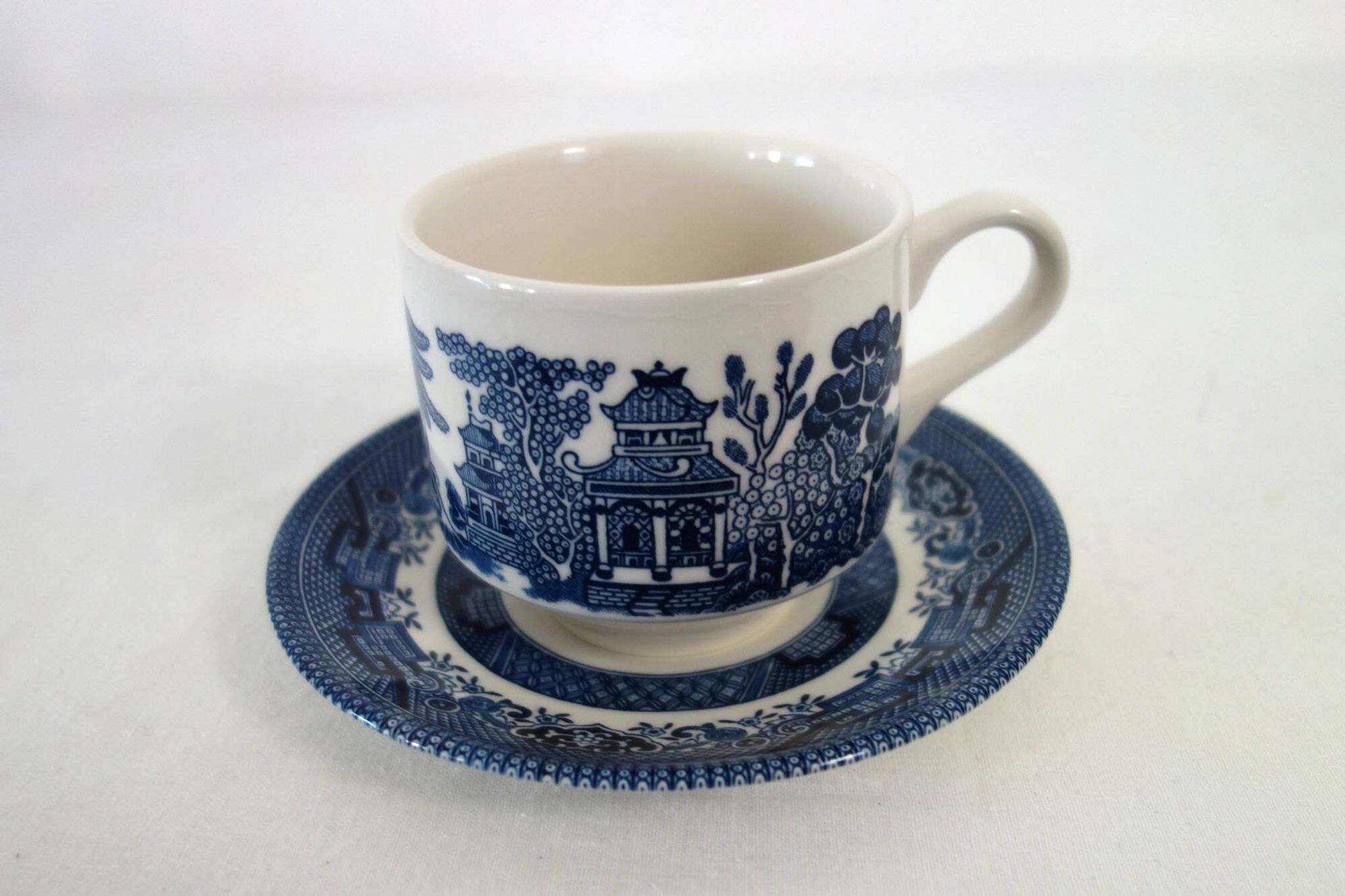 6 Vintage Blue Willow CHURCHILL Cups and Saucers, England