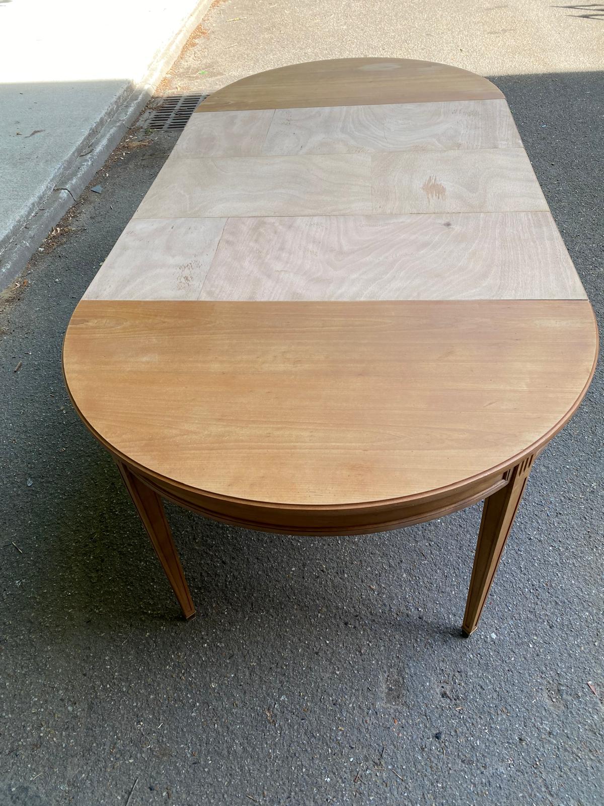 Louis XVI round extendable dining table renovated 230cm 19th century