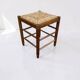 Tabouret vintage avec assise en paille