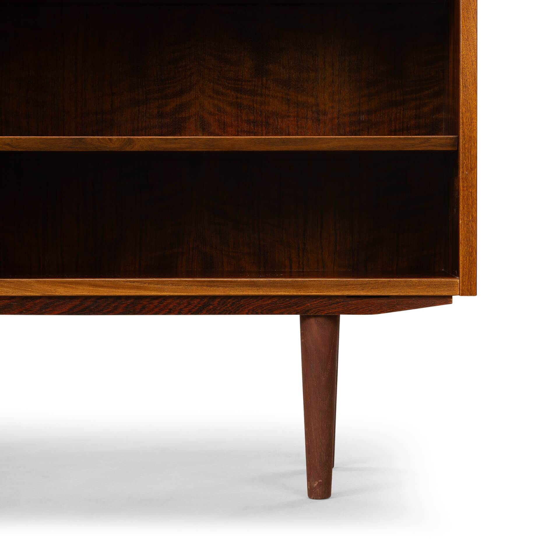 Bibliothèque en palissandre de design danois avec porte-disques vinyles, années 1960