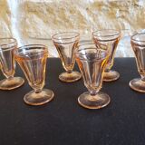 6 verres roses à pied à liqueur