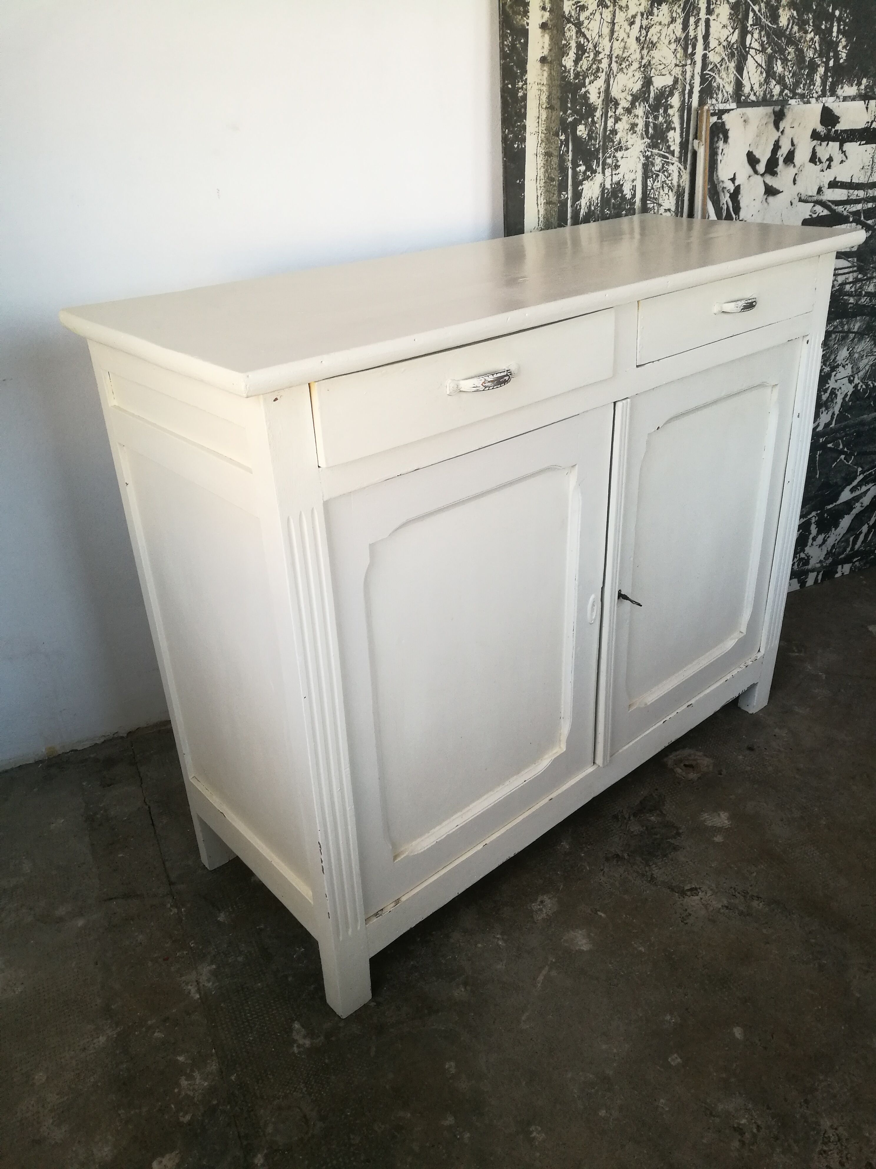 White parisian buffet