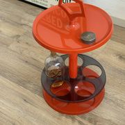 Table appointment / vintage orange bar