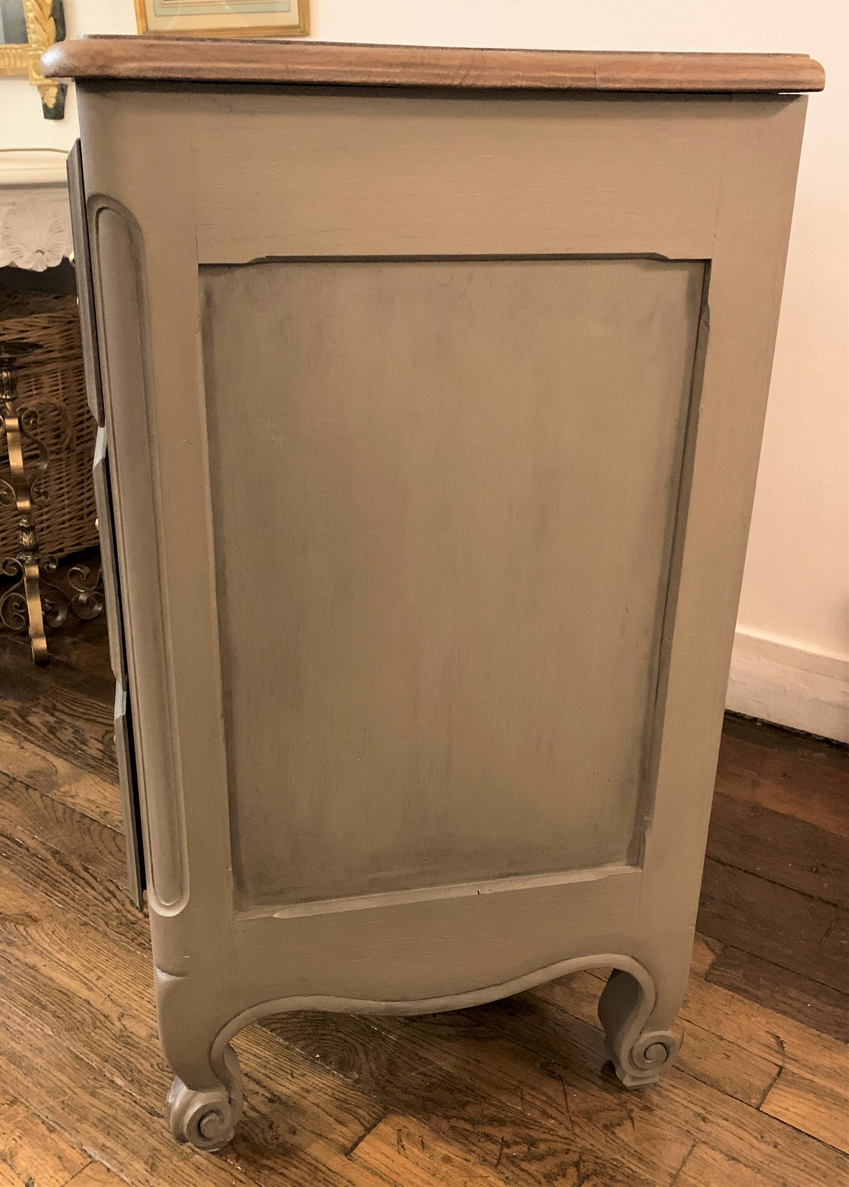 Old chest of drawers