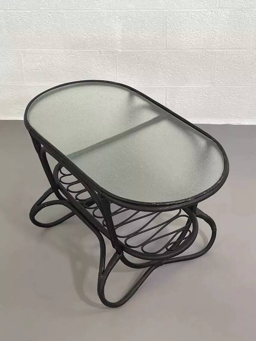 Table basse ovale années 60 en rotin et verre