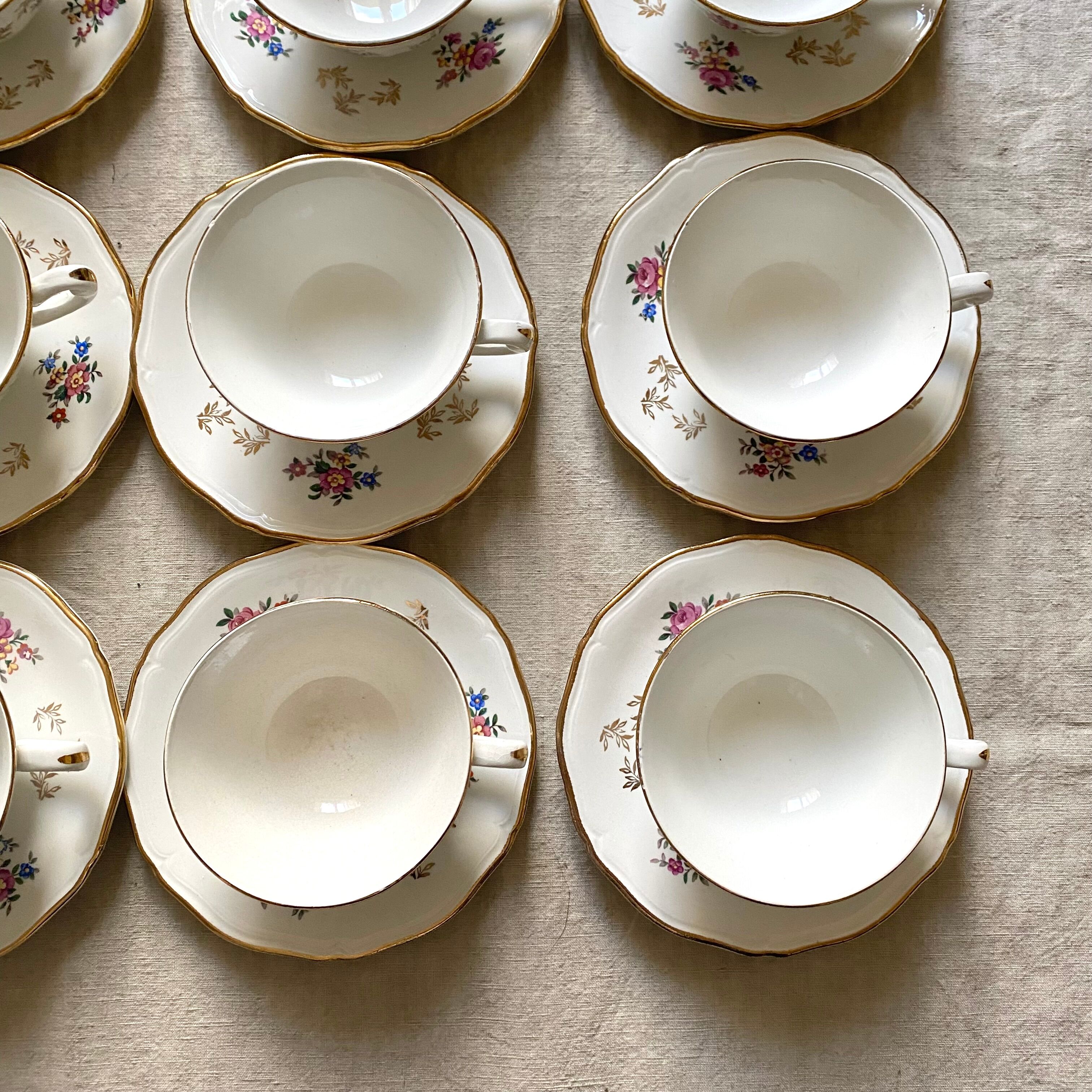 Antique tea set in Amandinoise porcelain