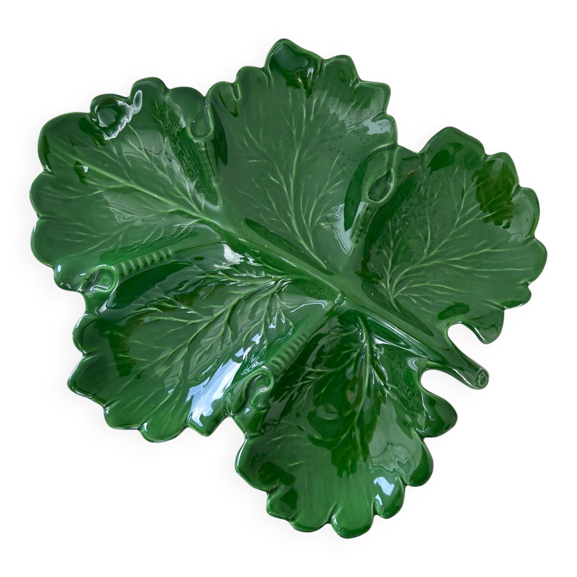 Large serving dish with acanthus leaf design