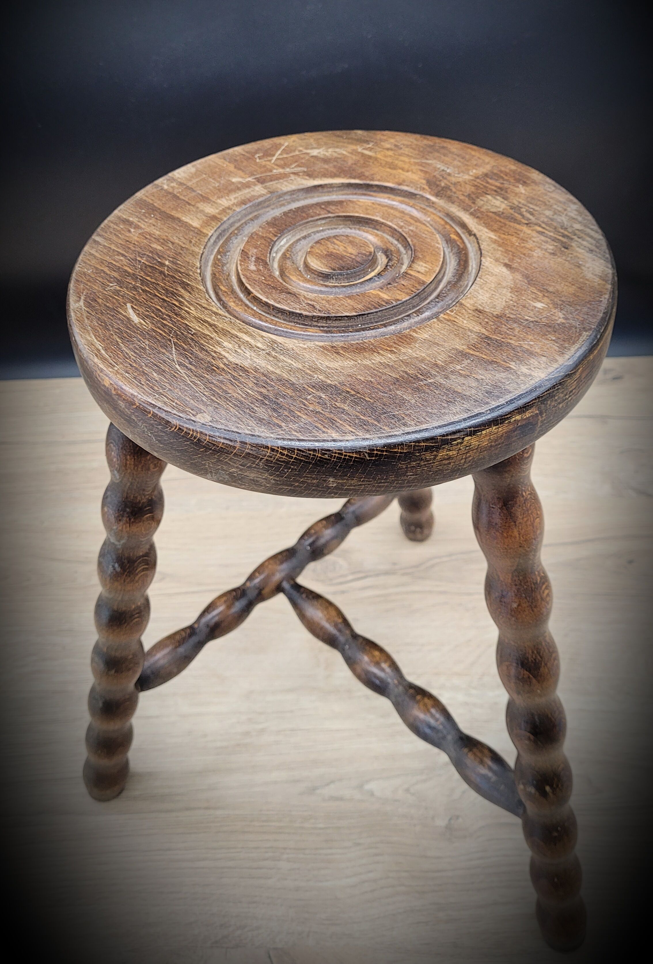 Tripod stool feet ball