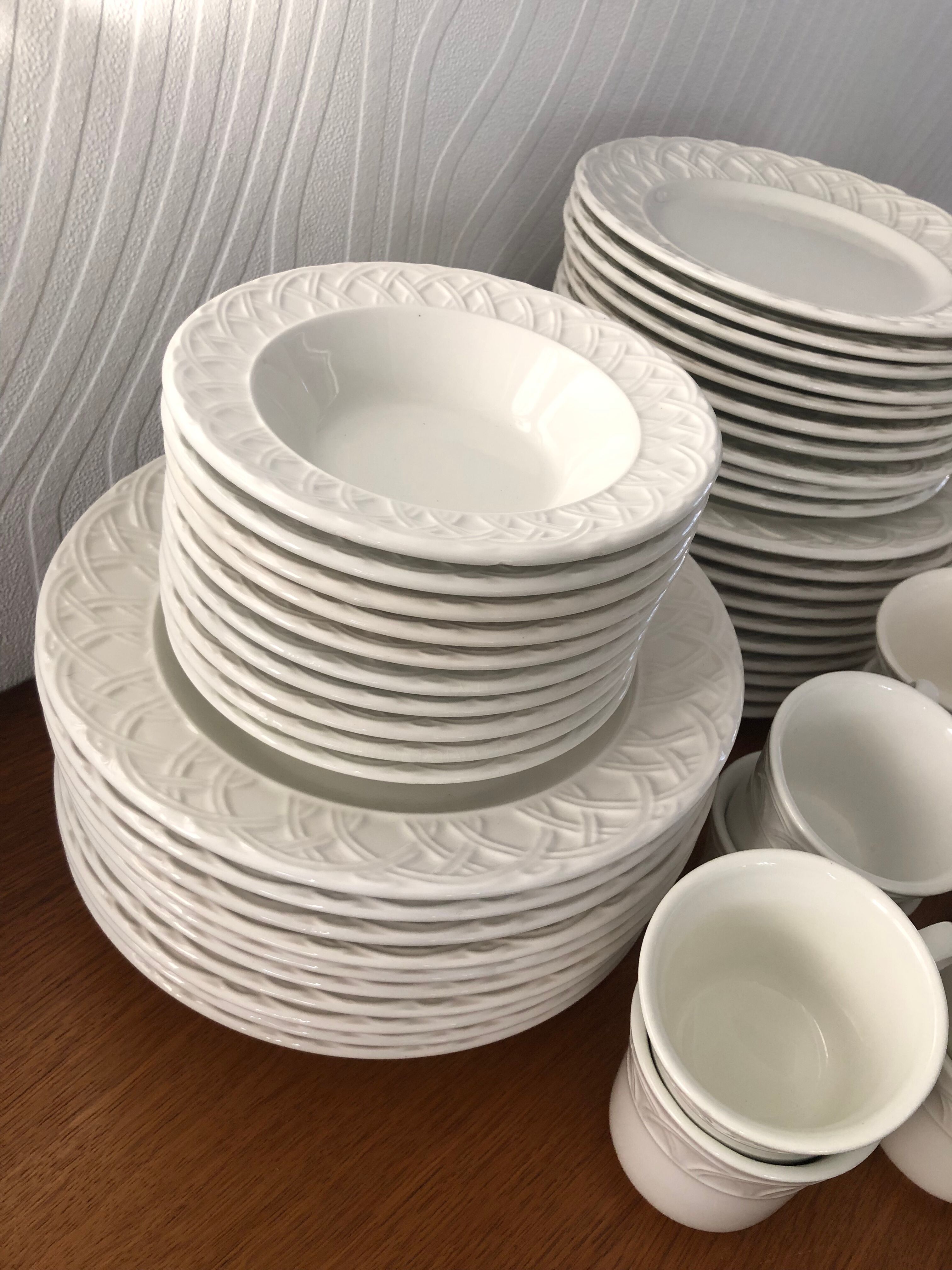 Dish set 60 pieces in white earthenware Italy Quadrifoglio