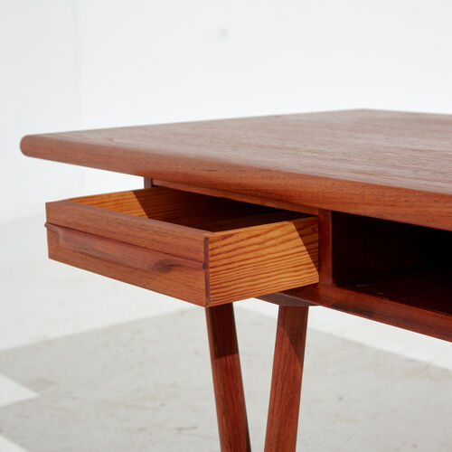 Model 32 teak coffee table by E.W. Bach for Toften Møbelfabrik