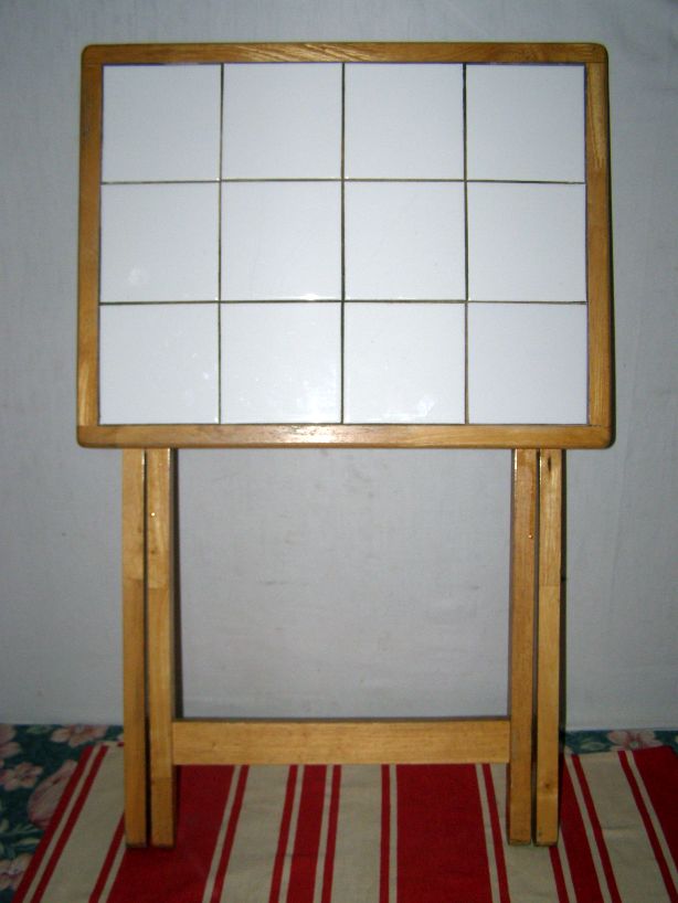 Folding table made of wood and earthenware