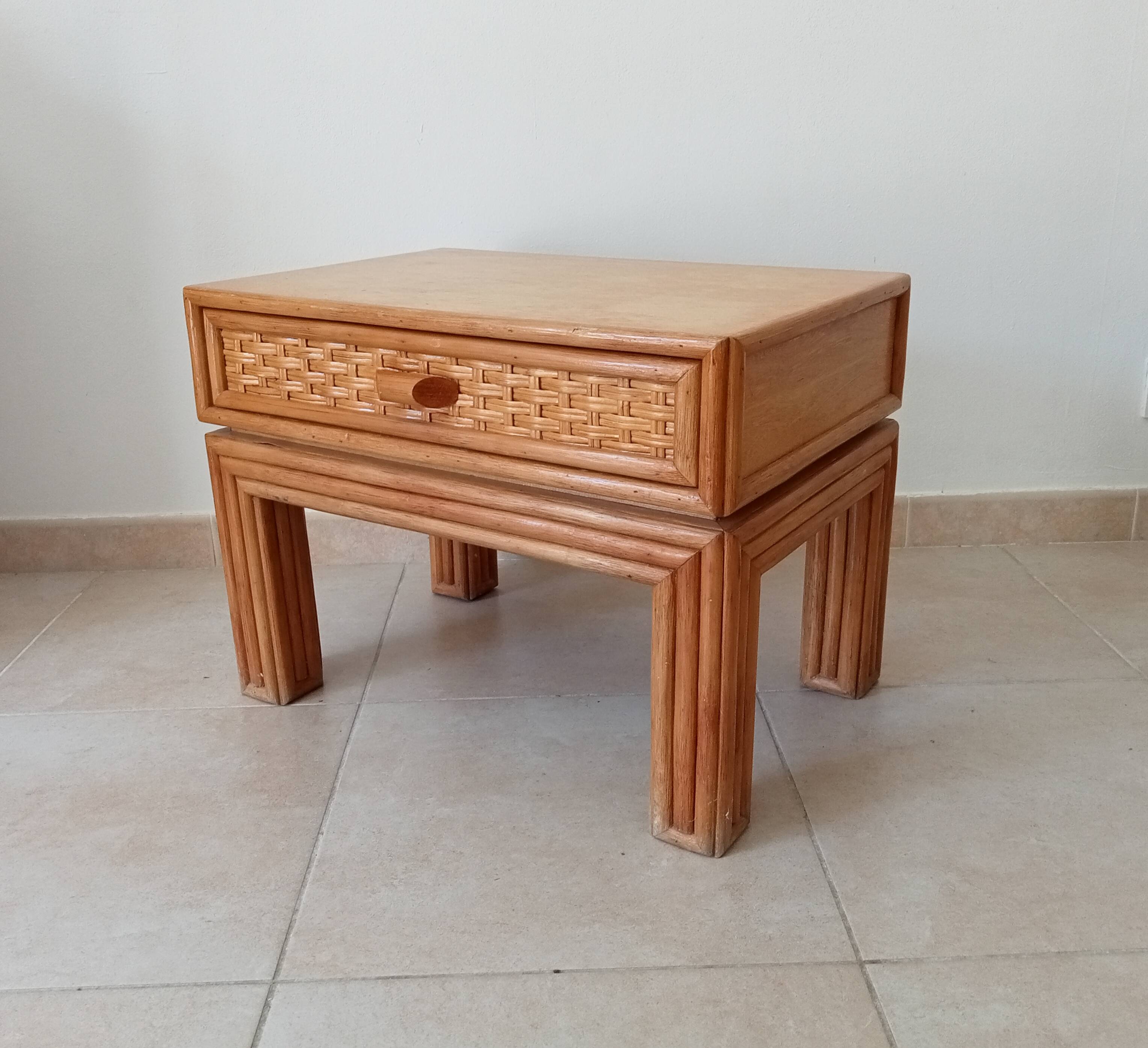 Vintage side table in bamboo and rattan from the 1970s.