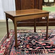 Table basse anglaise en acajou des années 1930
