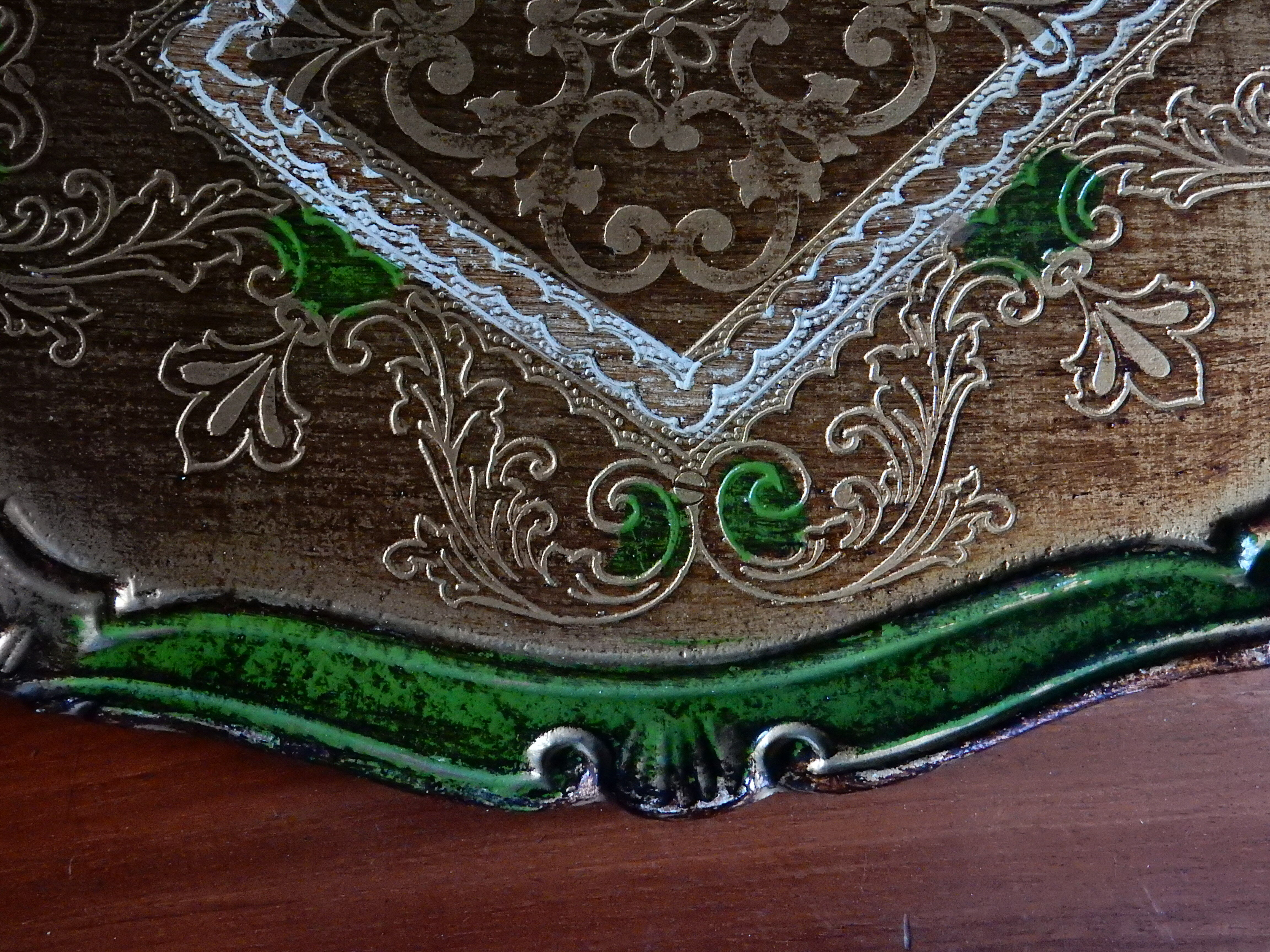 Venetian tray in wood decoration green and gold