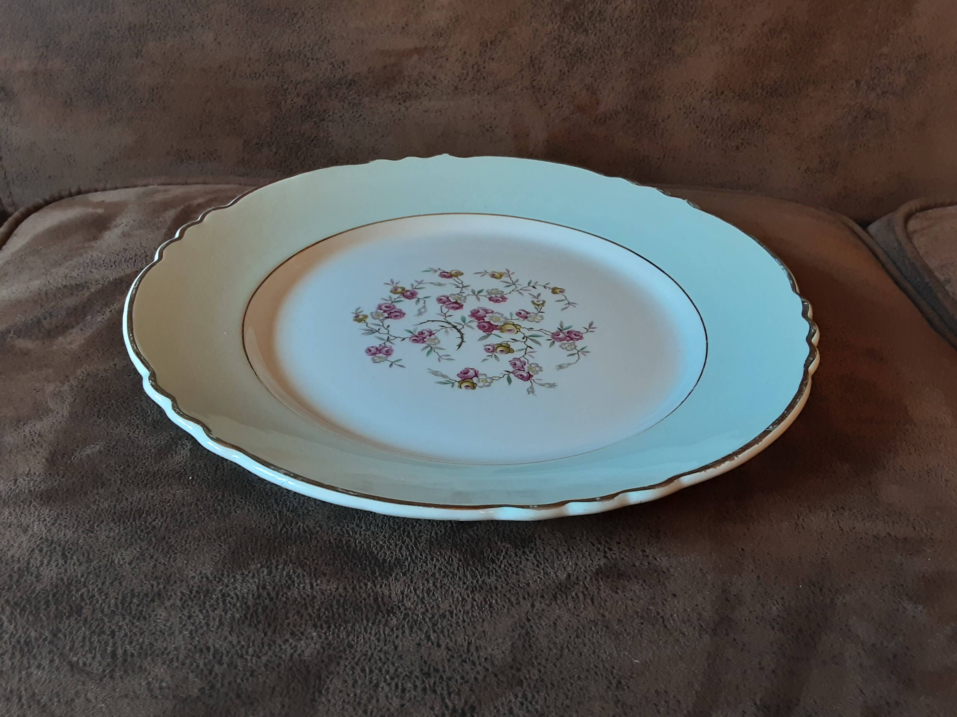 Round hollow dish Moulin des loups and Hamage