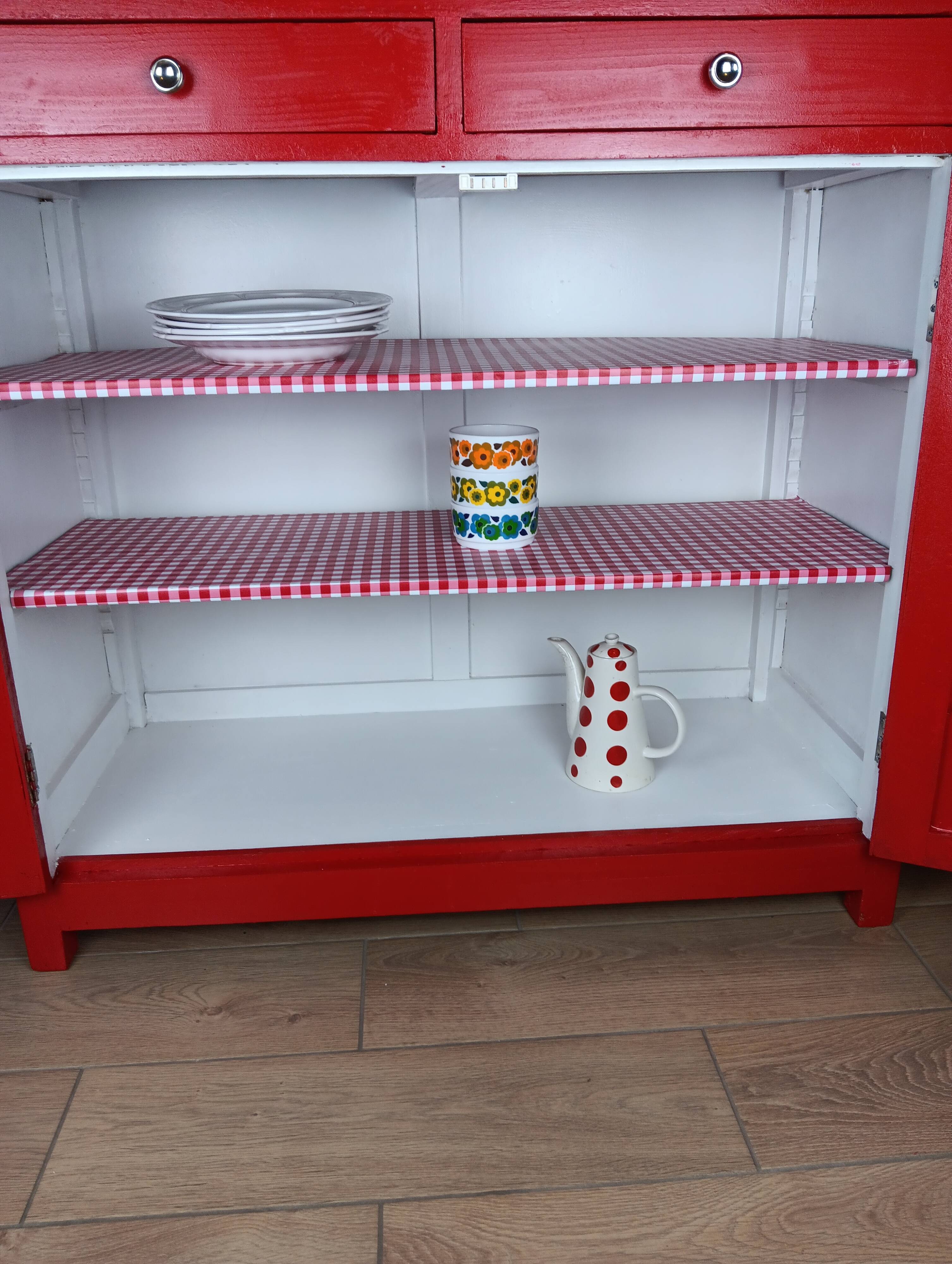 Meuble de métier , buffet parisien en tôle émaillé rouge et blanc