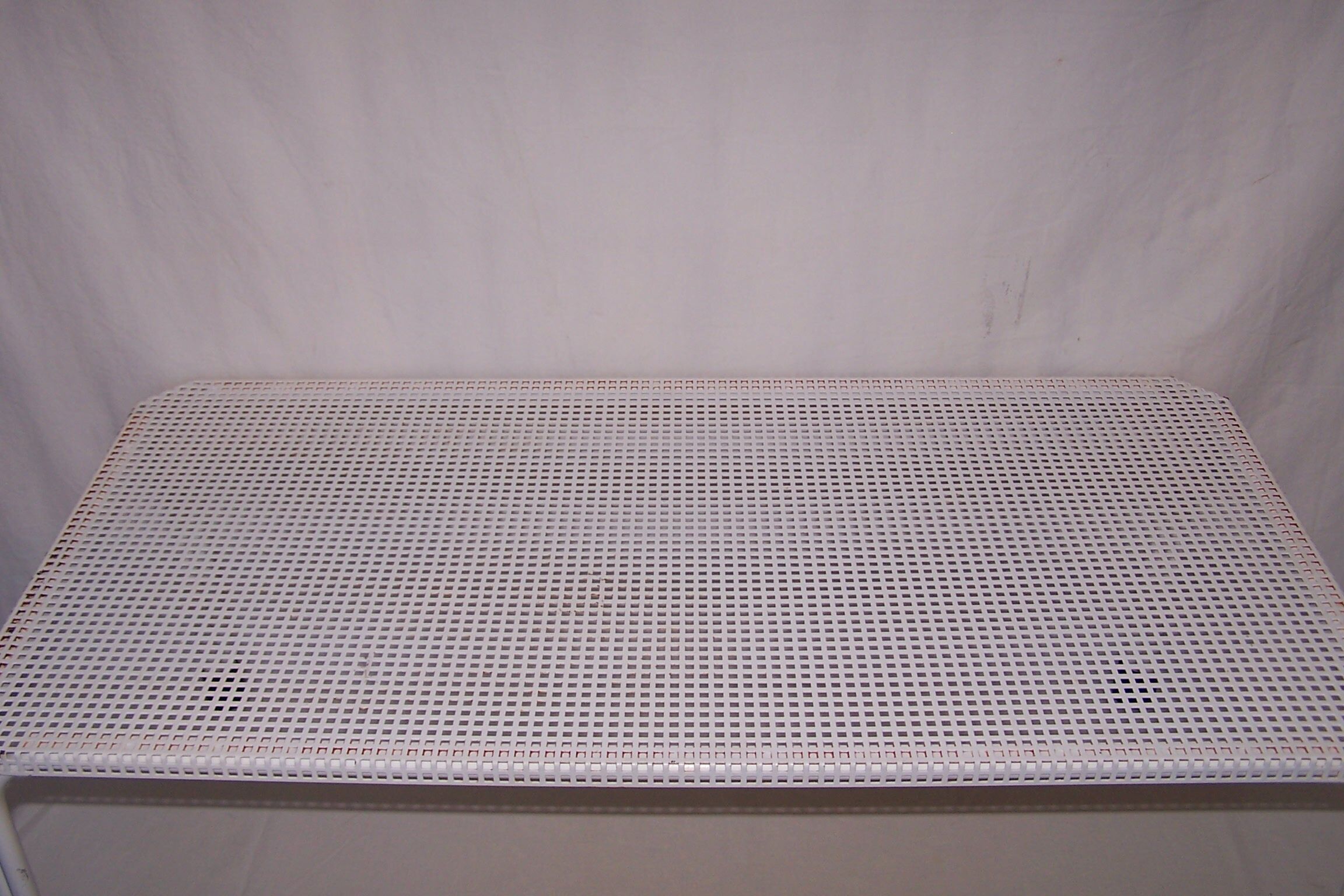 Table low perforated - plate 60 years