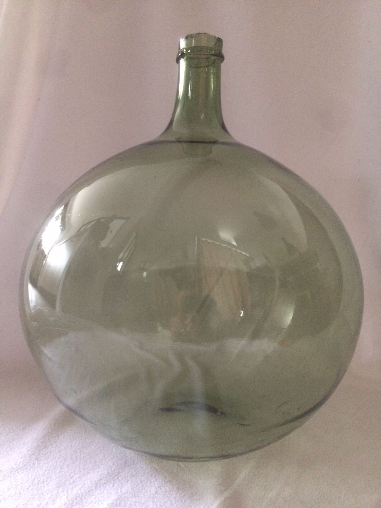 Dame-jeanne très ancienne verte d'environ 15L