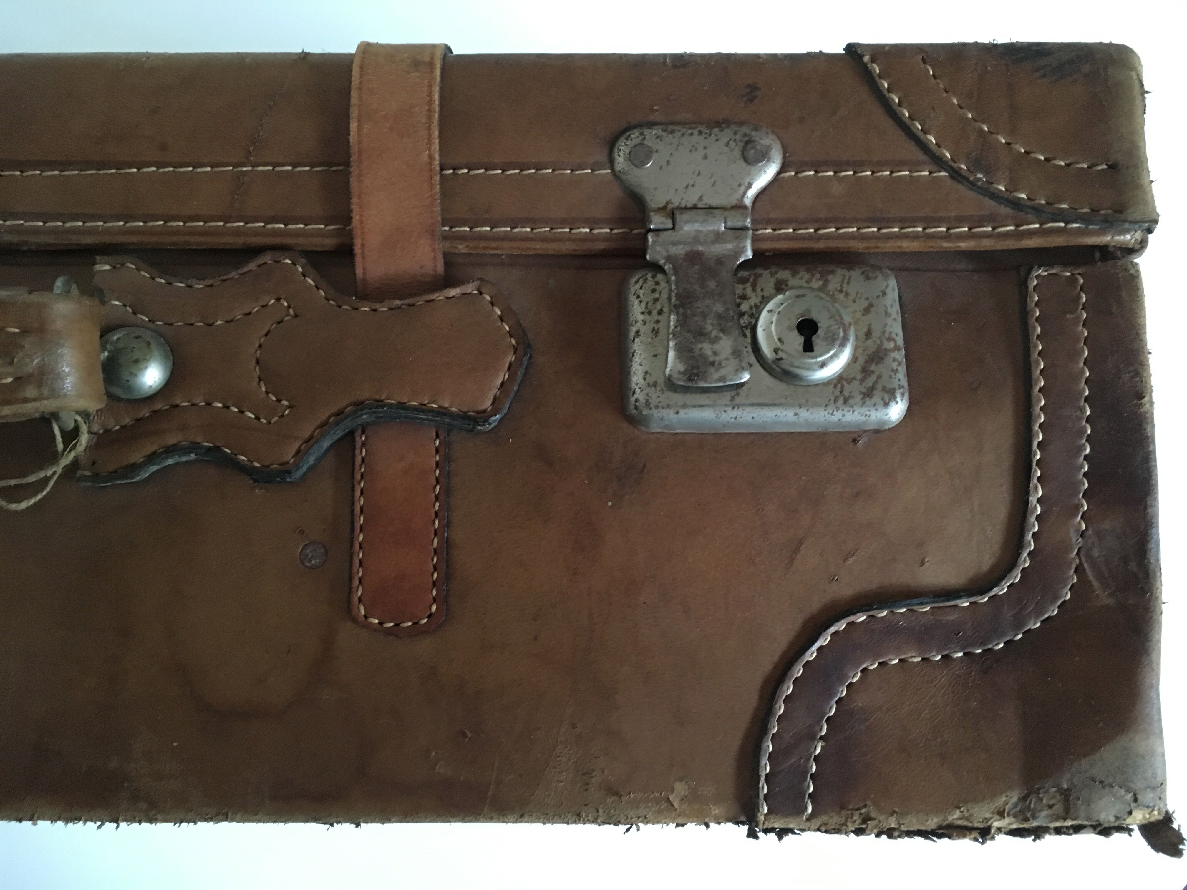 suitcase of leather with labels of palaces