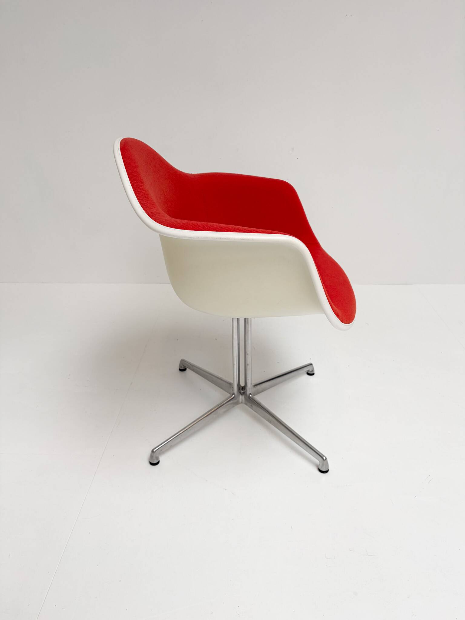 Fauteuil DAL par Charles et Ray Eames pour Vitra, années 2010.