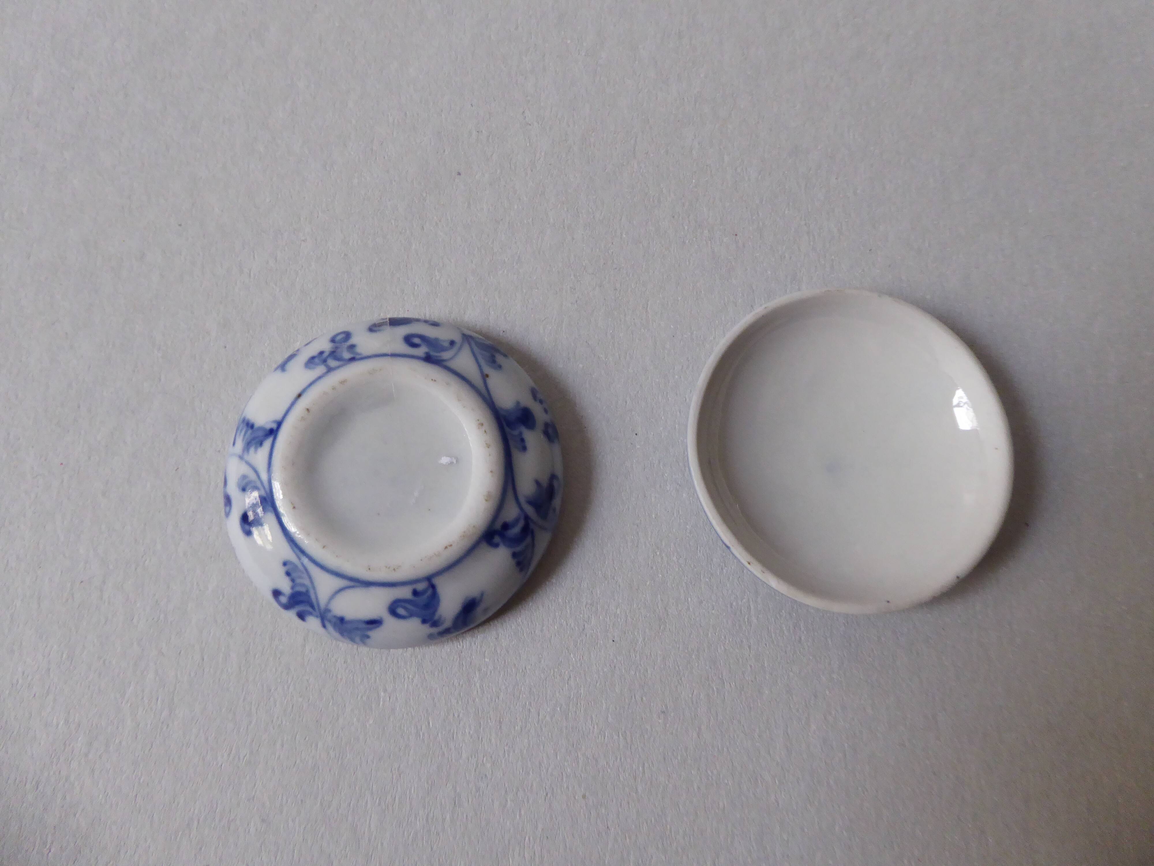 Porcelain pill box decorated with blue and white flowers