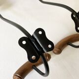Duo de patères anciennes en bois et métal